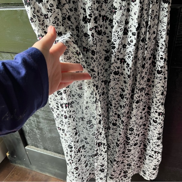 Miss Lulo Summer Floral Maxi Dress! - Picture 5 of 6